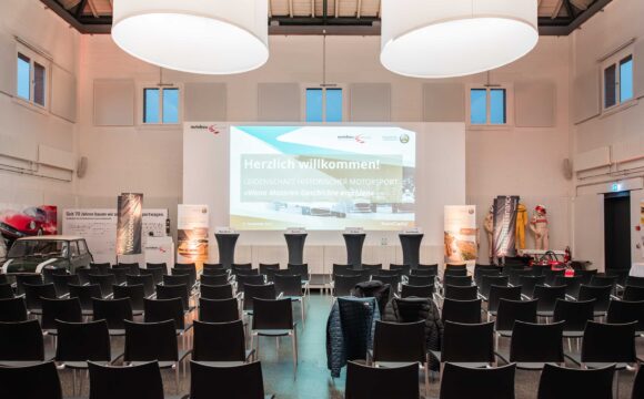 Event Halle mit Konzertbestuhlung_autobau erlebniswelt